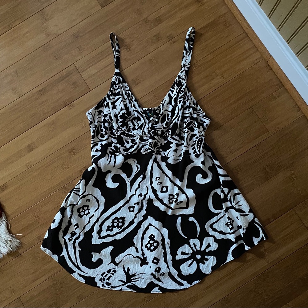 JAMS WORLD BLACK WHITE FLORAL V NECKLINE SLIP TOP